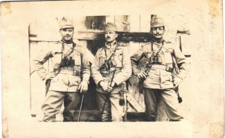 Osztrák-magyar katonák csoportja távcsővel / WWI Austro-Hungarian K.u.K. military, group of soldiers with binoculars. photo (ragasztónyom / glue marks)