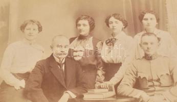 kb 200 db régi fotó és fotóképeslap katonai porték, fürdőélet, város, hölgyek, gyerekek