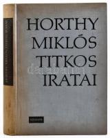 Szinai Miklós, Szűcs László: Horthy Miklós titkos iratai. Bp., 1965, Kossuth. Harmadik kiadás. Kiadói egészvászon-kötés, kissé kopott borítóval, helyenként kissé foltos lapokkal.