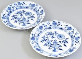Meissen 2 db lapos tányér, porcelán, mázalatti kobaltkék hagymavirág mintával, jelzett: csillagos Meissen, hibátlan, d: 25 cm