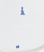 Meissen 6 db lapos tányér, porcelán, mázalatti kobaltkék hagymavirág mintával, jelzett: kardos Meiss...