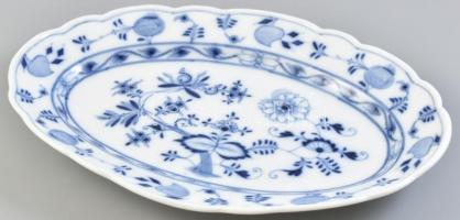 Meissen kis sültes tál, porcelán, mázalatti kobaltkék hagymavirág mintával, jelzett: csillagos Meissen, hibátlan, h: 35 cm