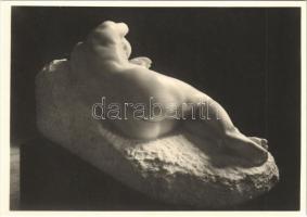 Liegende. Wiener Künstlerhaus / Erotic nude lady sculpture s: Prof. Michael Drobil