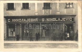 Versec, Vrsac; Magistratsgebäude / Városháza, S. Nikolajevic üzlete, katonák / town hall, shop of S. Nikolajevic, soldiers (EB)