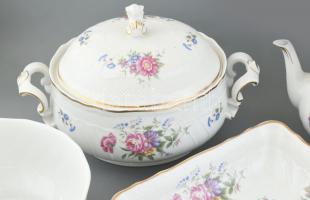 Hollóházi porcelán étkészlet, teás készlettel. Kézzel festett, matricás, jelzett, néhány apró lepatt...