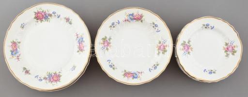 Hollóházi porcelán étkészlet, teás készlettel. Kézzel festett, matricás, jelzett, néhány apró lepatt...