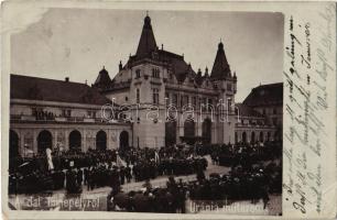 1903 Temesvár, Timisoara; Dalünnepély, vasútállomás / song festival, crowd, railway station. Uránia műterem photo (EB)