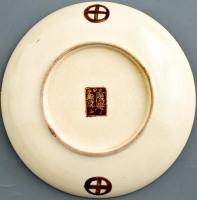 Satsuma teáskészlet. 
Keménycserép, felületén dúsan, moriage technikával, színesen kézzel festett é...