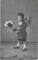 1913 Child with flowers (EK)