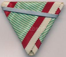 1943. Tűzkereszt kitüntetés mellszalagja sebesülési pánttal, használt, de jó állapotban Hungary 1943. Hungarian Fire Cross decorations ribbon with wound strap, in used, but good condition NMK 448.