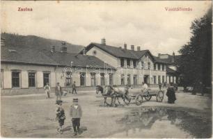 1912 Zsolna, Zilina; vasútállomás Magyar automata gyár és kölcsönző rt. kiadása / railway station, horse carriage