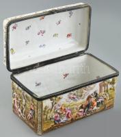 Doccia Ginori Capodimonte Porcelán Relief jelenetes díszdoboz. XX. sz. eleje. Kézzel festett. Jelzet...