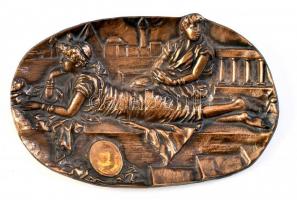 Bronz dombornyomott réz tálka, antik jelenettel 17x11 cm
