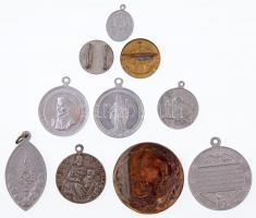 ~1920-1960. 10db-os, érmekből és jelvényekből álló vallási tétel, közte 1938. "Euch. Kongresszu...