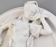 Szávoszt Katalin (1941- ): Vitalitás.
Bisquvit fali porcelán kisplasztika. Hibátlan. 29x25,5cm Jelz...