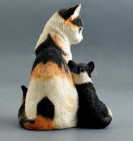 Macska figura, műgyanta, jelzett, kisebb kopásnyomokkal, m: 18 cm