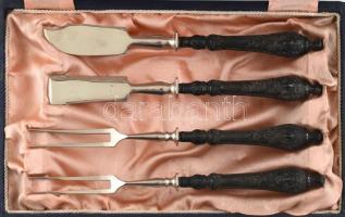 Ezüst (Ag) 4 db-os reggelizőkészlet kopott dobozában, magyar behozatali fémjellel, bruttó:140g, h:20...