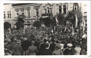 1940 Kézdivásárhely, Targu Secuiesc; bevonulás, katonai teherautó, Szép Róbert üzlete / entry of the Hungarian troops, military truck, shop + "Kézdivásárhely Visszatért" So. Stpl.