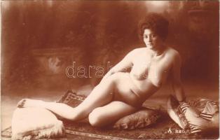 Meztelen erotikus hölgy / Nude erotic lady. A. 226.. (non PC)