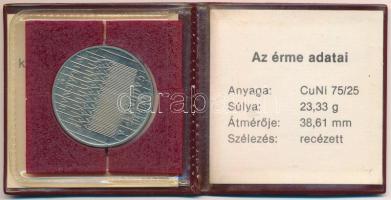 1983. 100Ft Cu-Ni "FAO - Több gabonát a világnak" bordó , sérült műbőr tokban, tanúsítvánn...