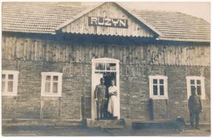 Ruzhyn, Ruzyn; Első világháborús katonai őrség a vasútállomáson (?) / WWI K.u.K. military guard house at the railway station. photo