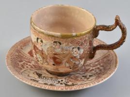 Távol-keleti teás/kávés csésze aljjal, plasztikus, kézzel festett díszítéssel, jelzés nélkül, kisebb mázsérülésekkel, kopásnyomokkal, mázrepedésekkel, m: 6 cm és d: 12 cm