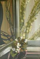 Benedek György (1934-): Csendélet ablakban. Olaj, farost, jelzett, hátoldalán Képcsarnok Vállalat címkéjével, üvegezett fa keretben, 80×60 cm