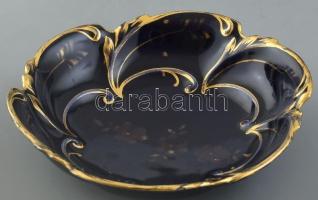 Ilmenau aranyozott kobaltkék porcelán kínáló tálka. Kézzel festett, jelzett, kopásnyomokkal, d: 17,5 cm
