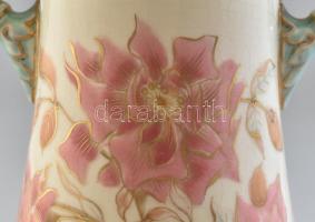Zsolnay historizáló váza.
Porcelánfajansz, négylábú hengeres forma színesen festett futórózsa mintá...