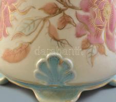 Zsolnay historizáló váza.
Porcelánfajansz, négylábú hengeres forma színesen festett futórózsa mintá...