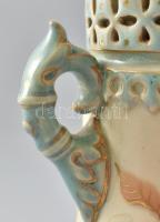 Zsolnay historizáló váza.
Porcelánfajansz, négylábú hengeres forma színesen festett futórózsa mintá...