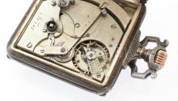 cca 1880 Loehr perpetual patent niellós ezüst zsebóra automata nikkelezett kalapácsos, kulcsos felhú...