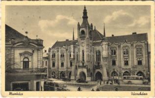 1943 Munkács, Mukacheve, Mukachevo, Mukacevo; városháza, Basch Izsák üzlete, autóbusz, automobil / town hall, shops, autobus, automobiles (EK)