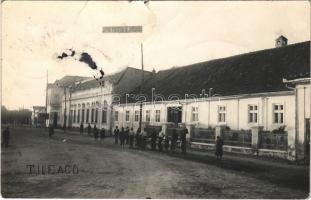 1940 Mezőtelegd, Tileagd; Spre postul de Jandarmi / út a csendőrség felé, kerékpár / road to the gendarmerie, bicycle. photo (szakadás / tear)