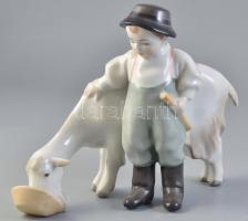 Zsolnay Pásztorfiú kecskével (Sinkó András), kézzel festett porcelán, kopott, apró csorba, tűzrepedés. Jelzett. m:17cm,