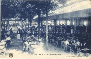Vichy, La Restauration / restaurant, terrace, garden with guests and waiters (EK)