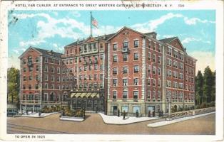 1924 Schenectady (New York), Hotel van Curler at Entrance to Great Western Gateway, American flag (EK)