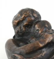 Szoptató anya. Patinázott bronz. Jelzés nélkül. m:13,5cm