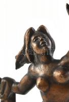 Fürdőző női akt. Patinázott bronz. Jelzés nélkül. m:26cm