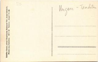 Ungar. Trachten / Hölgyek népviseletben, katonák a bejáratban, magyar folklór / Hungarian folklore, ...