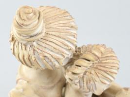 Kovács Éva (1938-2017): Anya gyermekével. Kézzel festett mázas kerámia, jelzett, apró csorba. 25x13x...