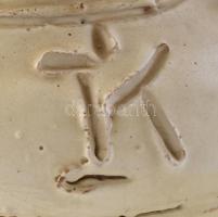 Kovács Éva (1938-2017): Anya gyermekeivel. Kézzel festett mázas kerámia, jelzett, hibátlan. 22x18x21...