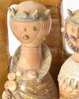 Kiss Roóz Ilona (1920-2010): Mesebeli király királynéjával.
Mázas kerámia, kézzel festett, jelzett,...