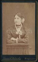 cca 1885 Nő fotója Zureich Károly miskolci műterme vizitkártya