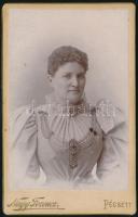 1900 Hölgy fotója. Nagy Ferenc pécsi műterméből. Vizitkártya