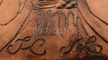 Margit Kovács (1902-1977): Madonna gyermekével.
Engóbozott kerámia, jelzett, hibátlan 21x18cm