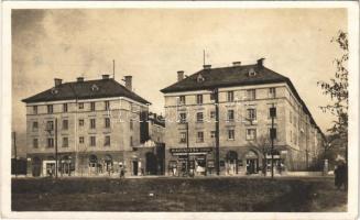 Budapest XI. Lenke út (ma Bocskai út), Háztartás Fogyasztási Szövetkezet, zöldség gyümölcs, 28. pék üzlet. Kováts József photo