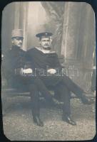 cca 1910-1915 K. u. k. tengerészgyalogos és katona, szélein körbevágott fotólap, 11x7,5 cm