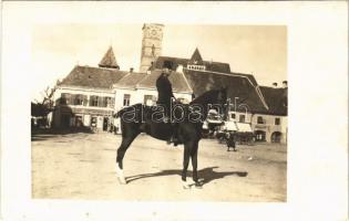 Nagyszeben, Hermannstadt, Sibiu; Fő tér, lovaskatona / main square, cavalryman, soldier on horse. photo