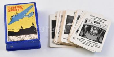 1935 Spear-Spiel Flugzeug Quartett, német nyelvű repülőgépes kártyajáték, teljes, 48 db fekete-fehér képekkel illusztrált kártyalappal, leírással, eredeti, kissé kopott dobozában, jó állapotban, J.W. Spear & Söhne Nürnberg